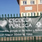 STECyL-i (Castilla y León) denuncia la censura por parte de la Consejería del PP de pancartas a favor de la Escuela Pública que las AMPAs han colocado en los centros.